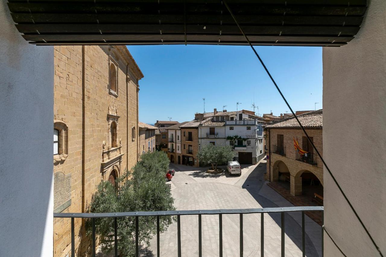 Apartamentos Vino Tinto Y Restaurante Tomate Rosa Adahuesca Kültér fotó