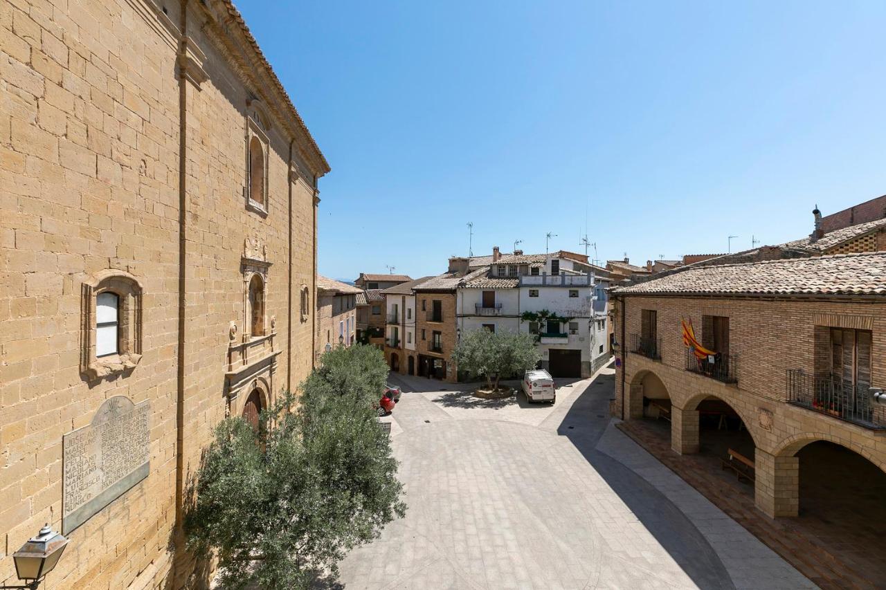 Apartamentos Vino Tinto Y Restaurante Tomate Rosa Adahuesca Kültér fotó
