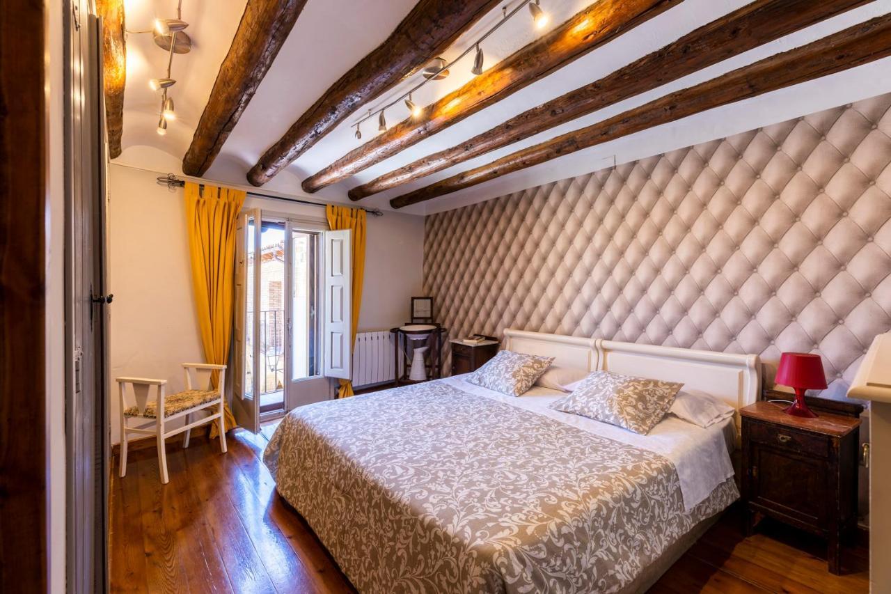 Apartamentos Vino Tinto Y Restaurante Tomate Rosa Adahuesca Kültér fotó