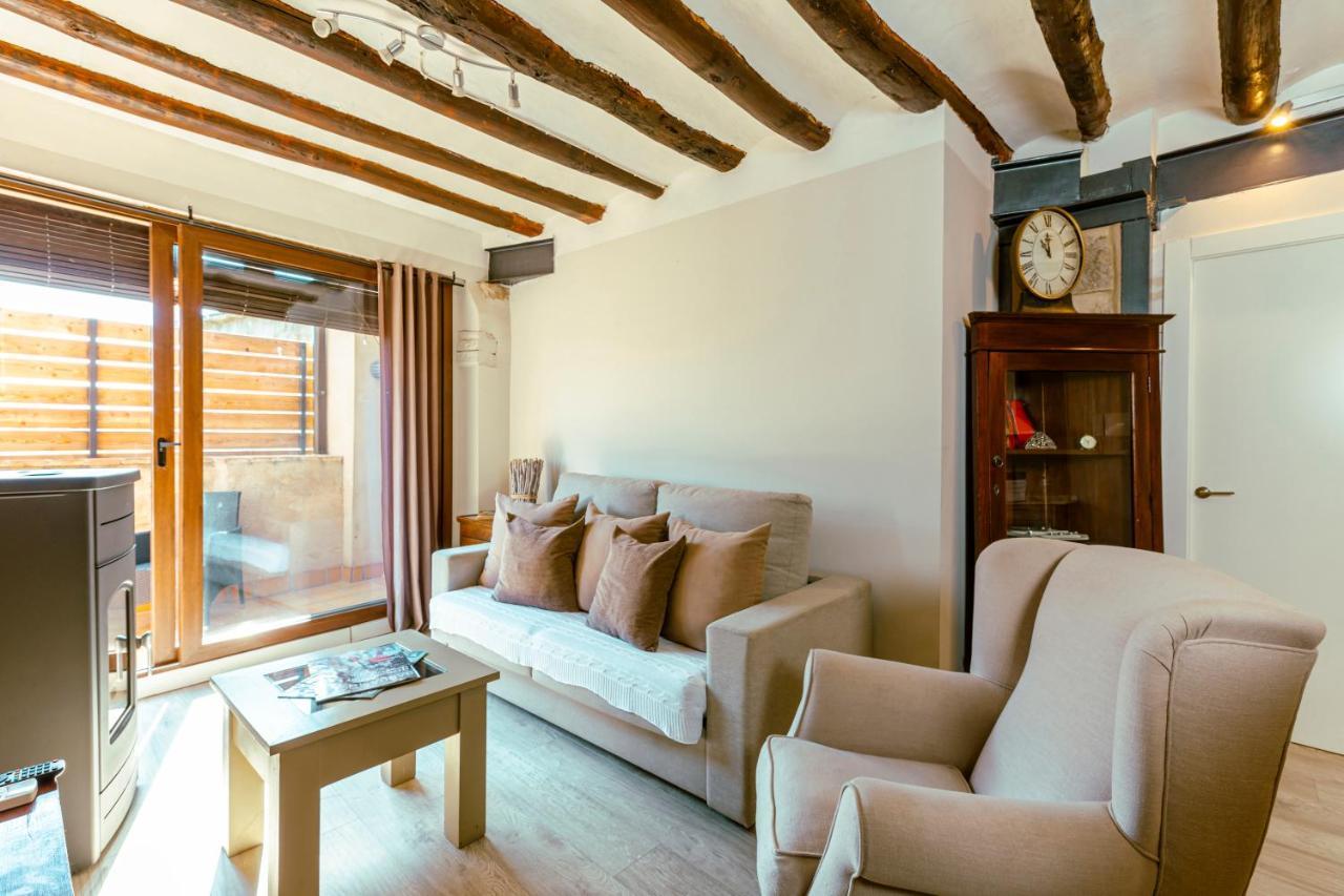 Apartamentos Vino Tinto Y Restaurante Tomate Rosa Adahuesca Kültér fotó