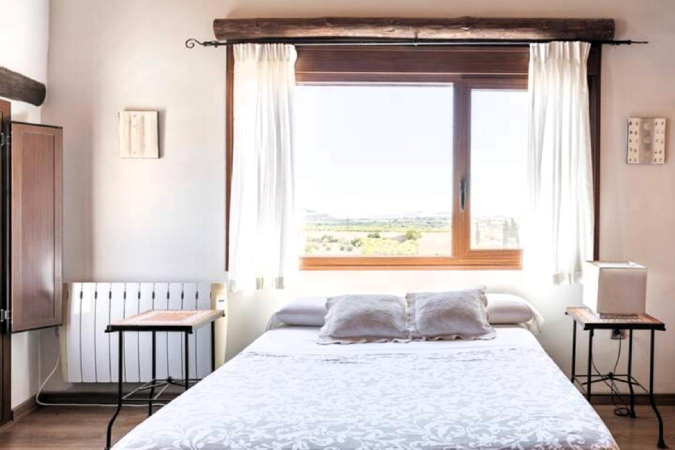 Apartamentos Vino Tinto Y Restaurante Tomate Rosa Adahuesca Kültér fotó