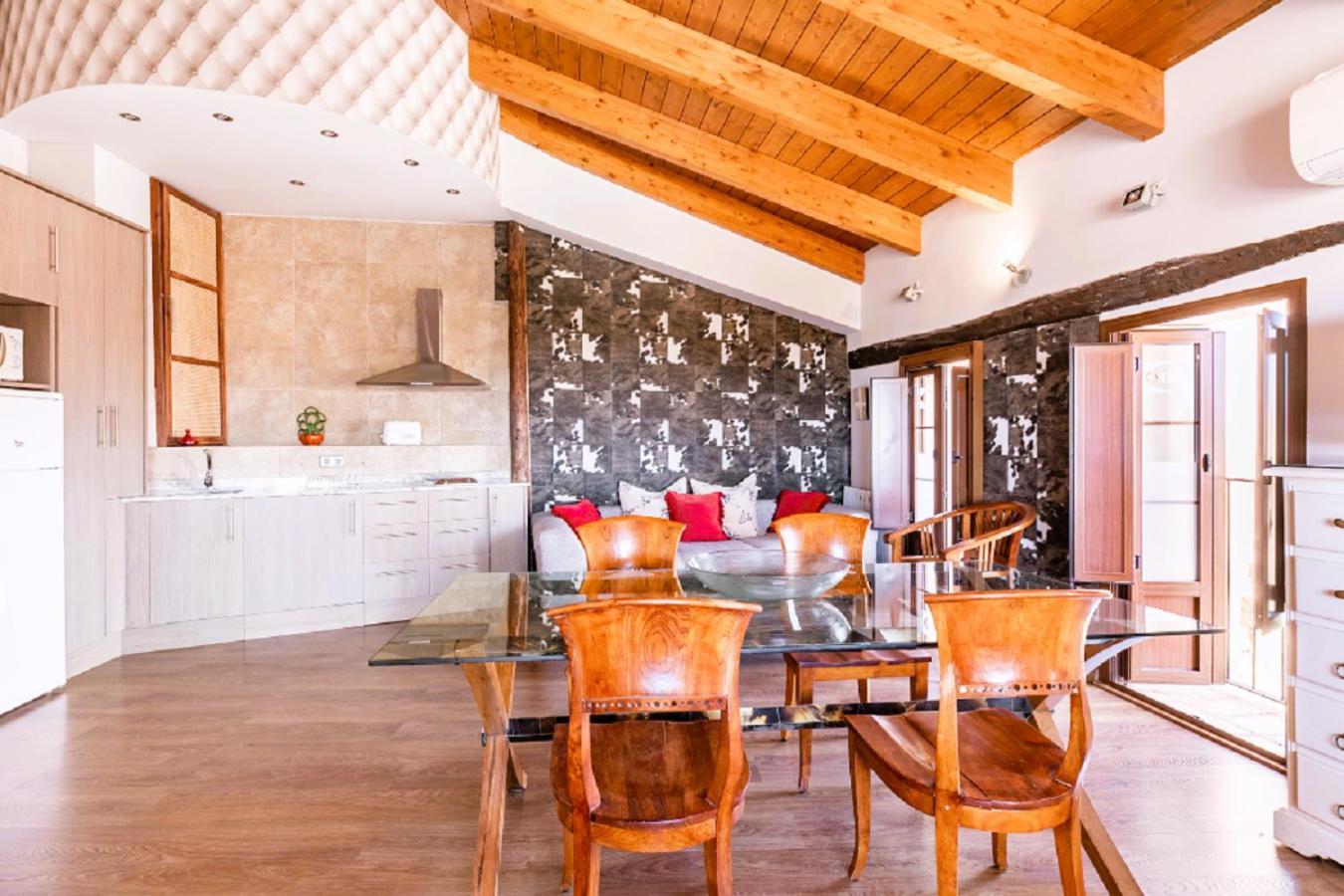 Apartamentos Vino Tinto Y Restaurante Tomate Rosa Adahuesca Kültér fotó
