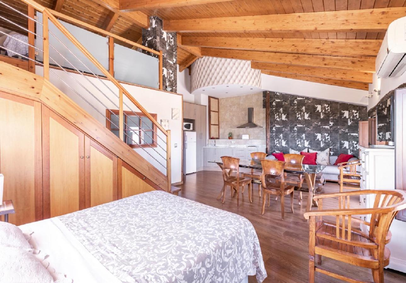Apartamentos Vino Tinto Y Restaurante Tomate Rosa Adahuesca Kültér fotó