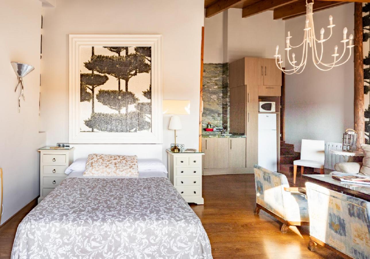 Apartamentos Vino Tinto Y Restaurante Tomate Rosa Adahuesca Kültér fotó