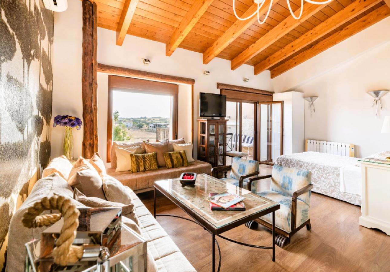 Apartamentos Vino Tinto Y Restaurante Tomate Rosa Adahuesca Kültér fotó