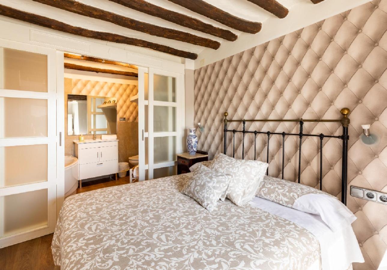 Apartamentos Vino Tinto Y Restaurante Tomate Rosa Adahuesca Kültér fotó