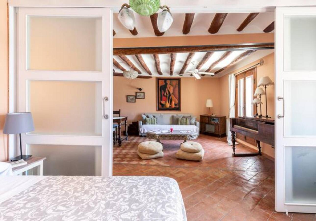 Apartamentos Vino Tinto Y Restaurante Tomate Rosa Adahuesca Kültér fotó