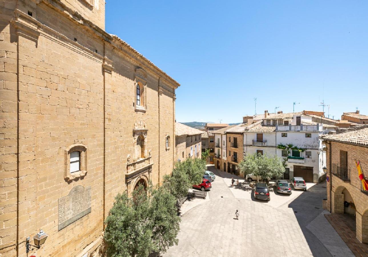 Apartamentos Vino Tinto Y Restaurante Tomate Rosa Adahuesca Kültér fotó