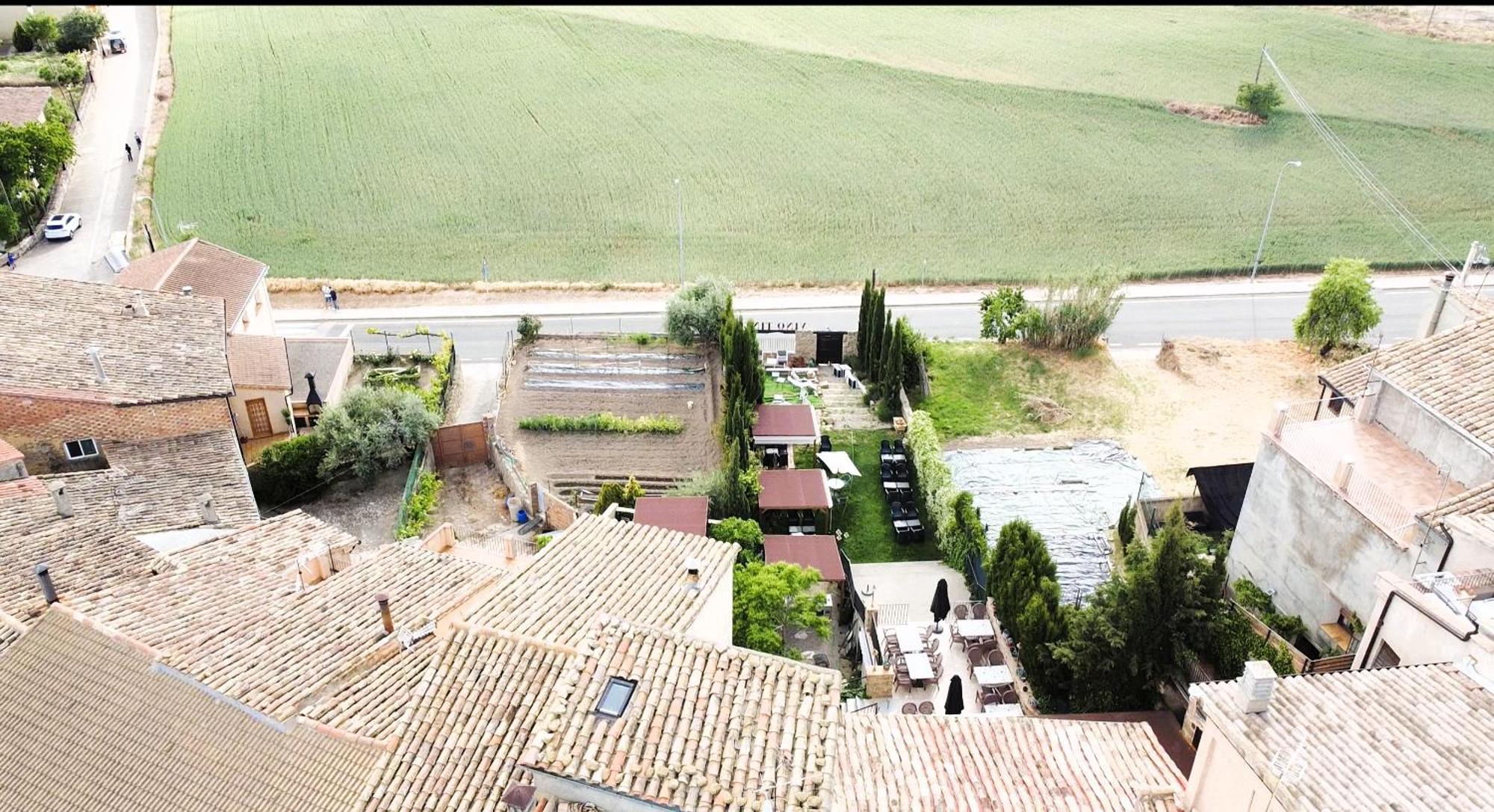 Apartamentos Vino Tinto Y Restaurante Tomate Rosa Adahuesca Kültér fotó